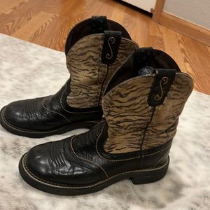 Justin Gypsy black snd zebra size 8.5?
